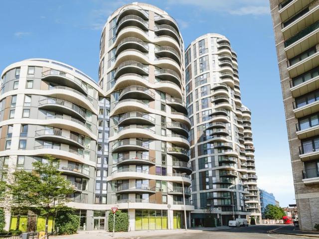 Flat for sale in Greater London