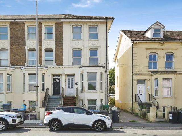 Flat for sale in Clarendon, Ash