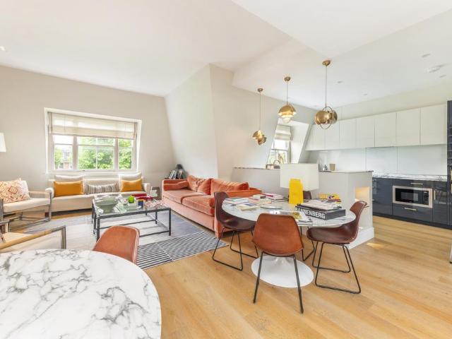 Flat for sale in Maida Vale, Greater London
