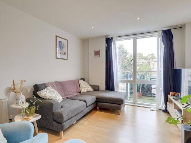 Flat for sale in Upper Sydenham, Greater London