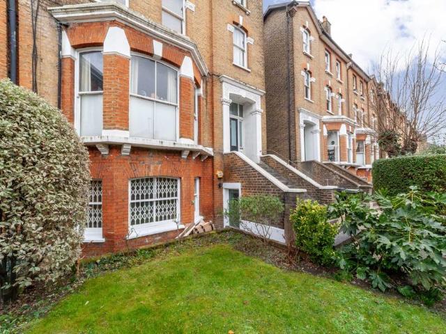 Flat for sale in Herne Hill, Greater London
