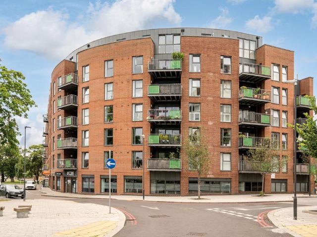 Flat for sale in Streatham Hill, Greater London