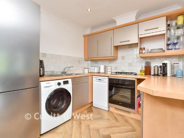 Flat for sale in Rosehill, Greater London