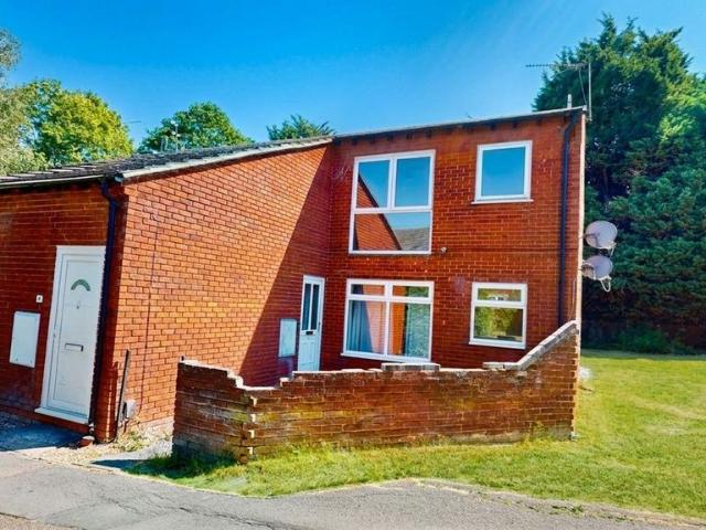Flat for sale in Berrick Salome, Oxfordshire