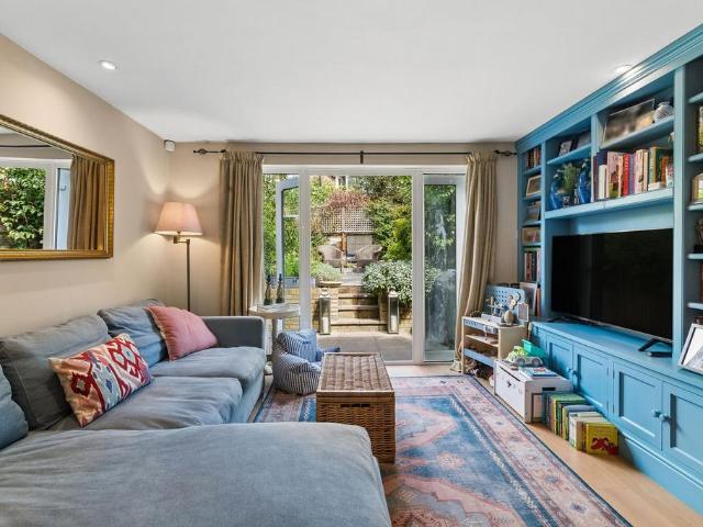 Flat for sale in Hammersmith, Greater London