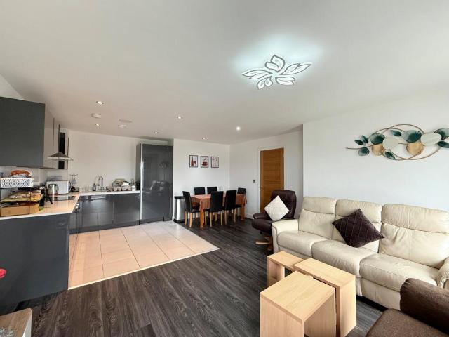Flat for sale in Shirley, West Midlands
