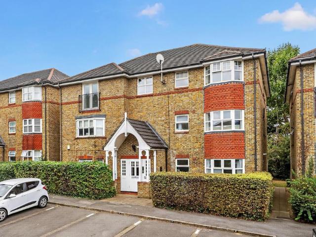 Flat for sale in Putney, Greater London