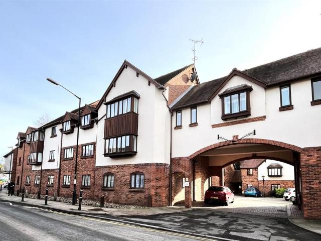 Flat for sale in Cliff Hill, Warwick