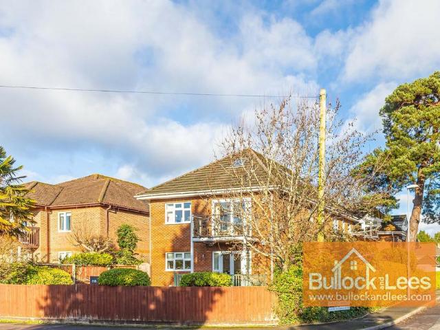 Flat for sale in Tricketts Cross, Ferndown