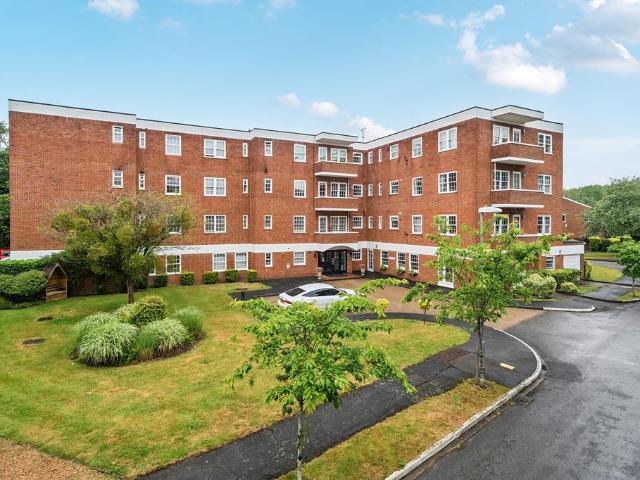 Flat for sale in Gerrards Cross, Denham
