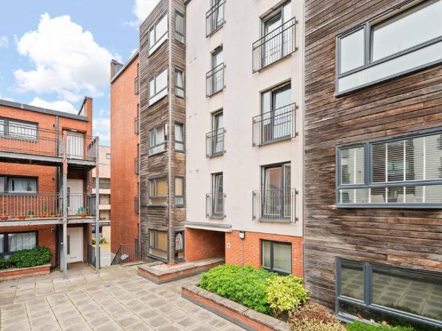Flat for sale in Leith Links, Leith