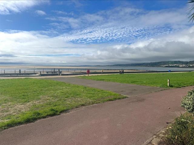 Flat for sale in Seaside, Llanelli