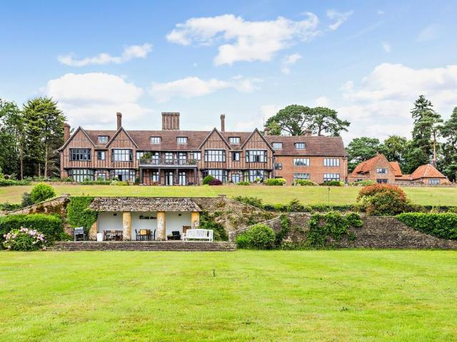 Flat for sale in Yattendon, West Berkshire