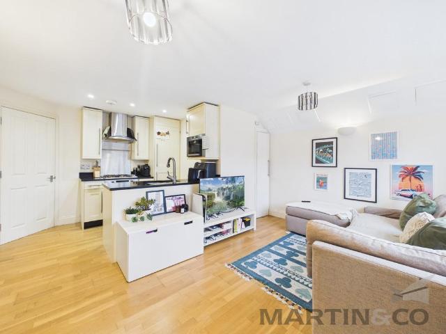 Flat for sale in St Albans, Five Acres