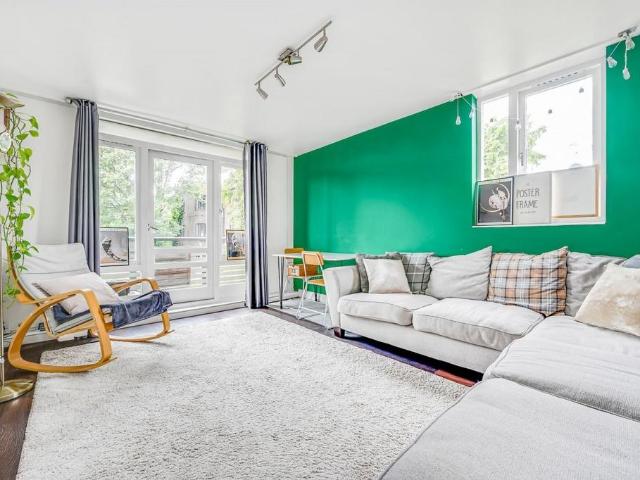 Flat for sale in West Hampstead, Greater London