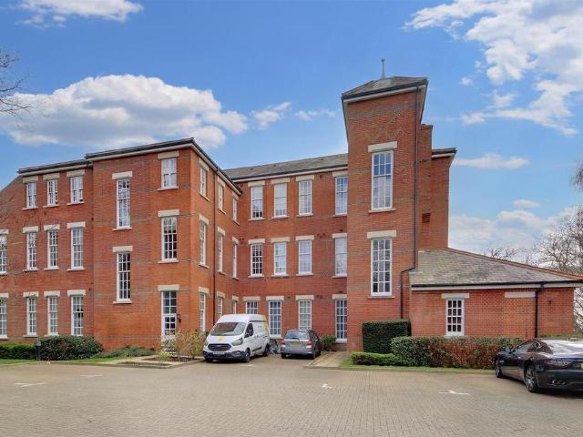 Flat for sale in Napsbury Park, Five Acres