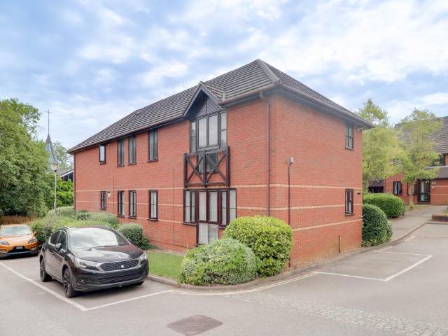Flat for sale in Five Acres, Hertfordshire