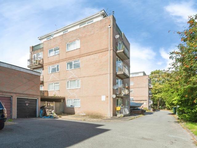 Flat for sale in Old Shirley, Southampton