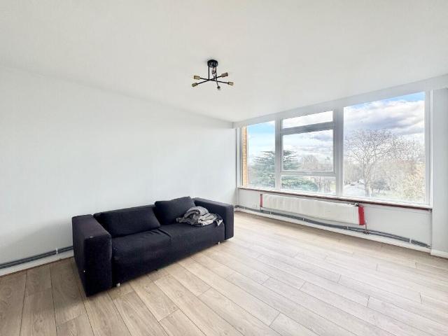Flat for sale in Putney, Greater London