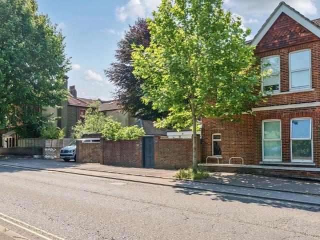 Flat for sale in Brunswick