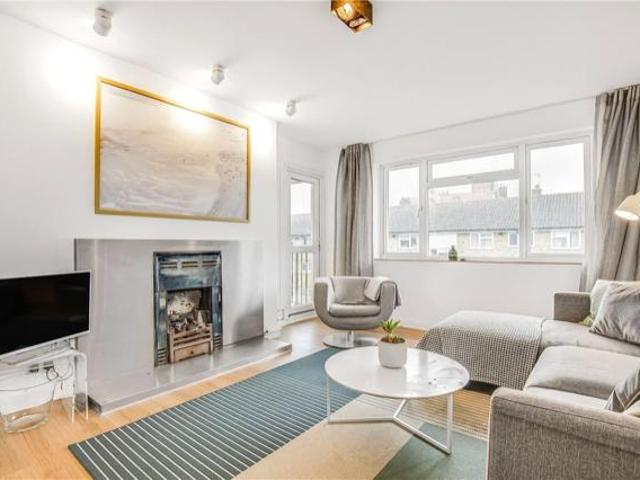 Flat for sale in Fulham, Sands End