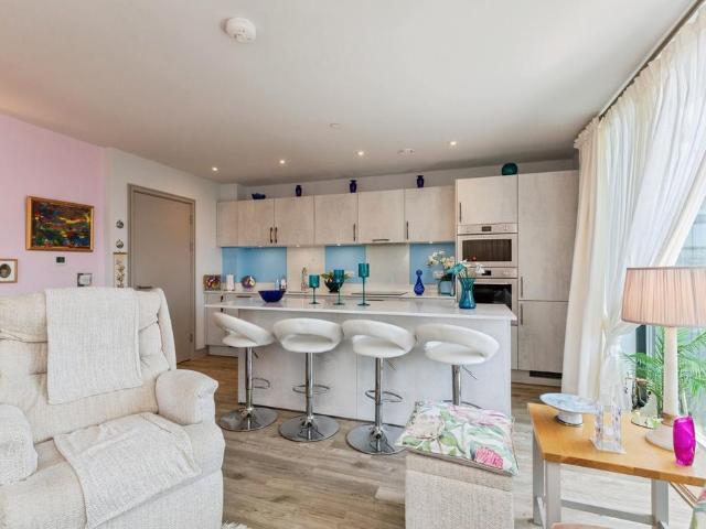 Flat for sale in Wapping Wharf, Feckenham