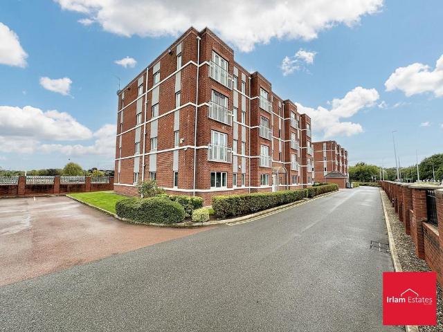 Flat for sale in Higher Irlam, Salford
