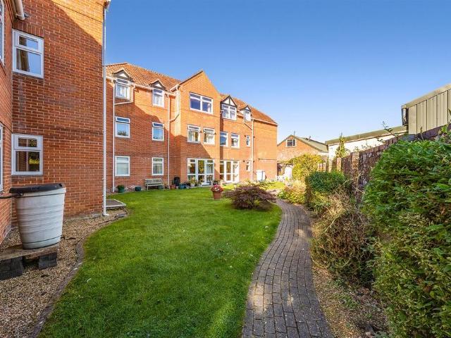 Flat for sale in Bere Hill, Basingstoke and Deane