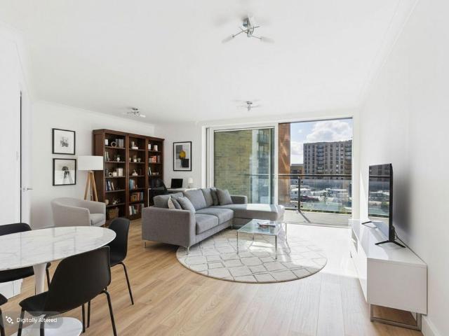 Flat for sale in Boardwalk Place, Blackwall