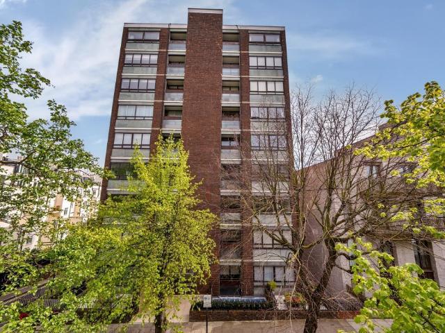 Flat for sale in St. John's Wood, Greater London