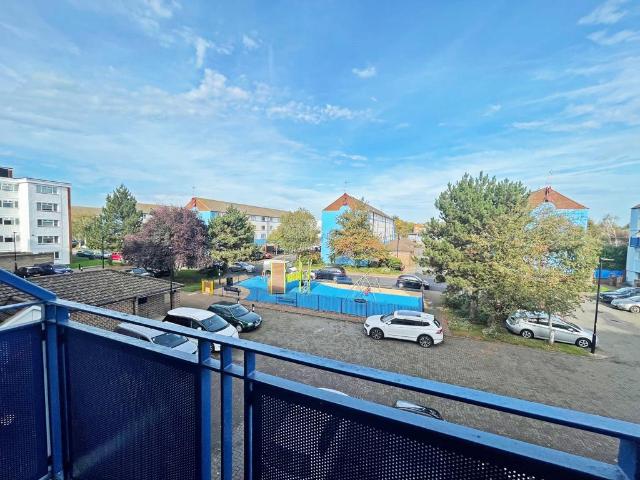 Flat for sale in London Borough of Hounslow, Greater London