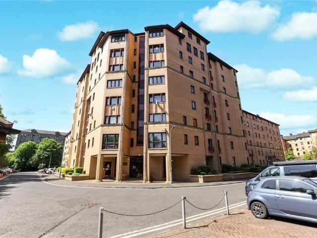 Flat for sale in Merchant City, Scotland