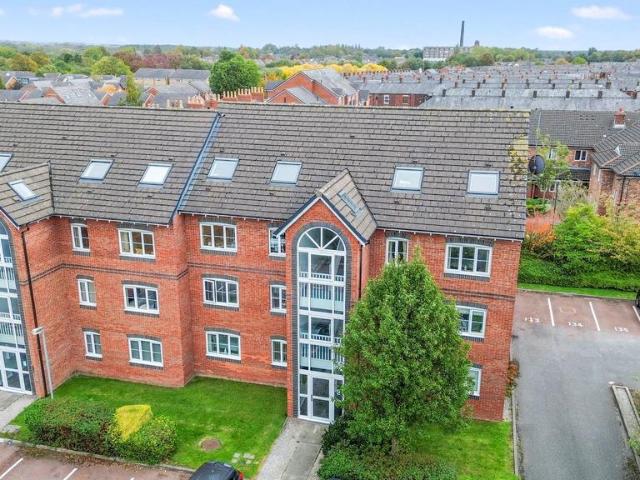 Flat for sale in Leigh, Wigan