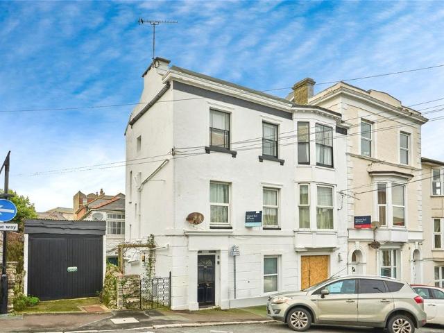 Flat for sale in Weeks, Ryde