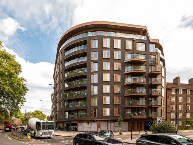 Flat for sale in London Borough of Lambeth, Greater London