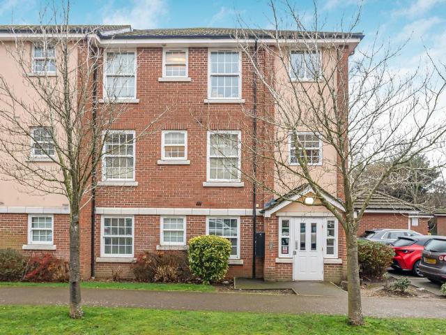 Flat for sale in Fretherne, Hertfordshire