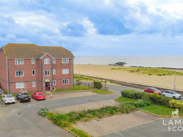 Flat for sale in Dale Hill, Essex