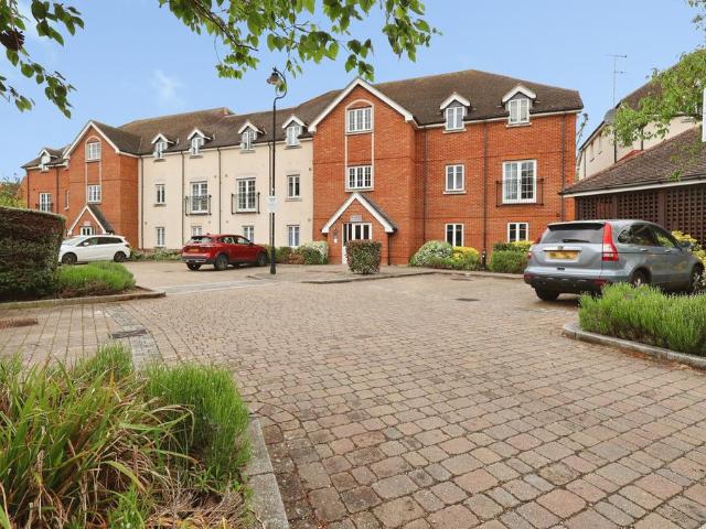 Flat for sale in King's Walden, Hertfordshire