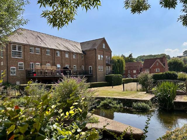 Flat for sale in Wooburn, Berghers Hill