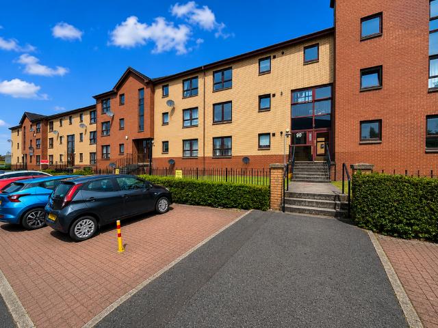 Flat for sale in Oakbank, Firhill