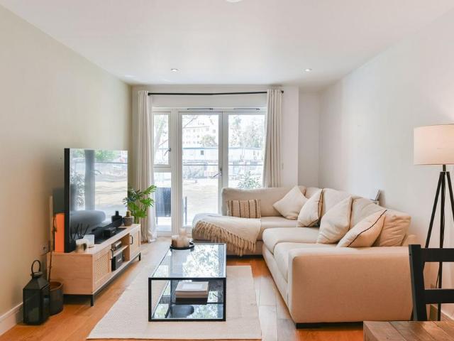 Flat for sale in London Borough of Lambeth, Greater London