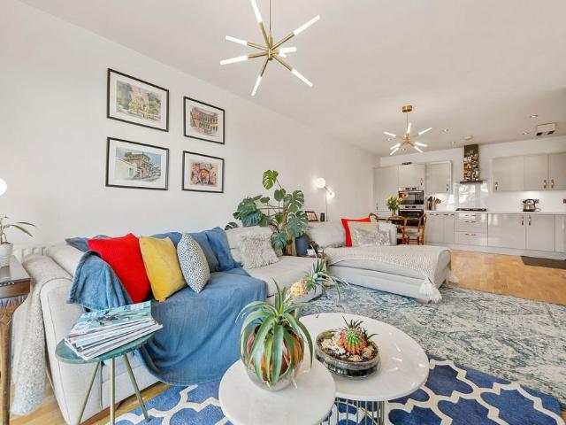 Flat for sale in Maryland, Greater London