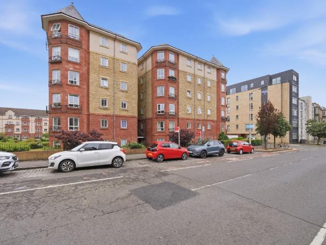 Flat for sale in Gayfield, Broughton