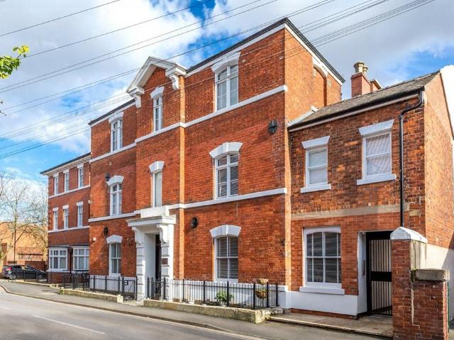 Flat for sale in Selby