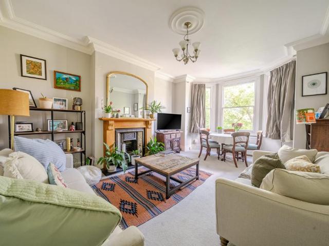 Flat for sale in London Borough of Merton, Merton Park