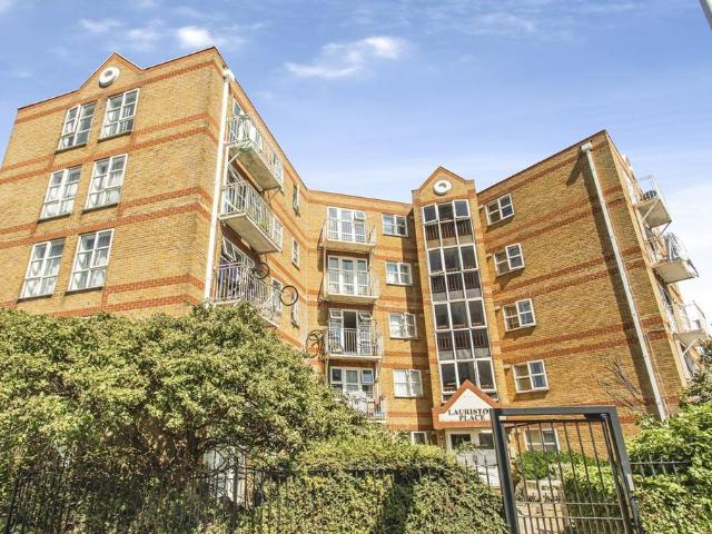 Flat for sale in Alton Barnes, Essex