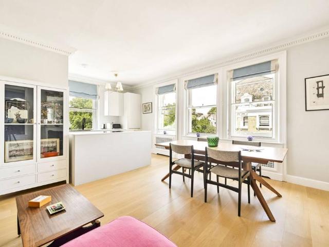 Flat for sale in South Kensington, Greater London