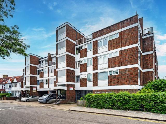 Flat for sale in Hornsey, Greater London