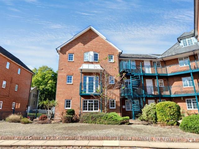 Flat for sale in Clewer Within, Windsor