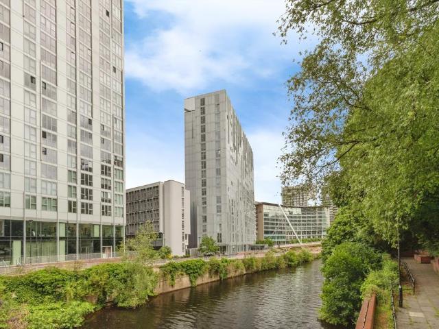 Flat for sale in City Centre, Salford